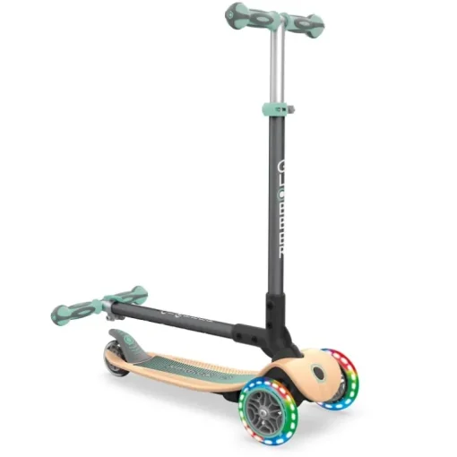 GLOBBER PRIMO FOLDABLE, Holzdeck pastell-grün mit Leuchtrolle | Teddy Toys Kinderwelt