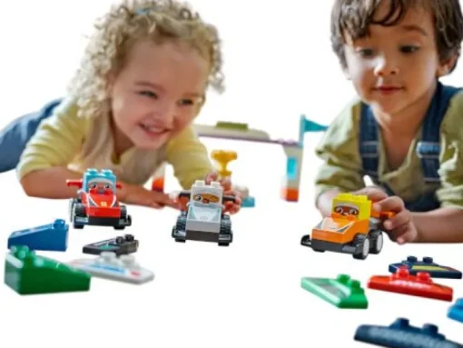 LEGO® DUPLO 10445 F1 Team Rennautos mit Rennfahrern | Teddy Toys Kinderwelt