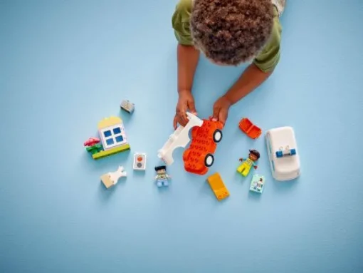 LEGO® DUPLO 10447 Rettungswagen mit Fahrer | Teddy Toys Kinderwelt