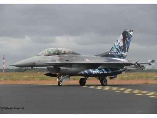 Revell Modellbau - Lockheed Martin F-16D Tigermeet 2014 | Teddy Toys Kinderwelt